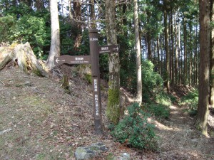 観音堂前の道標